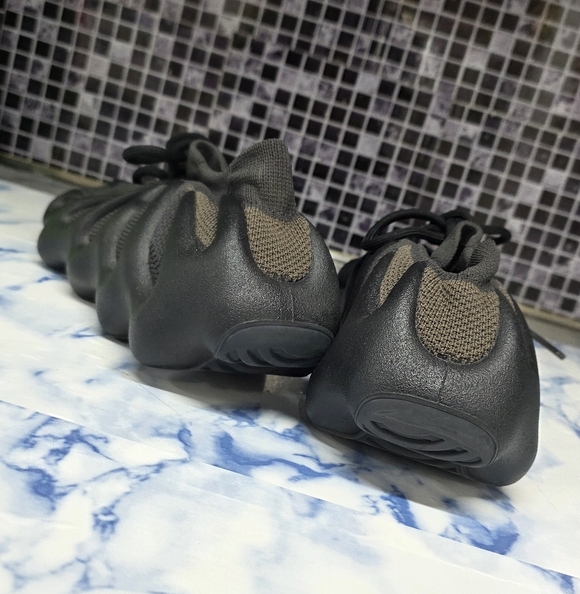 Adidas Yeezy Boost 450 Shoes Kanye West Luxury Black Sneakers Size 9 1/2 - Picture 10 of 12